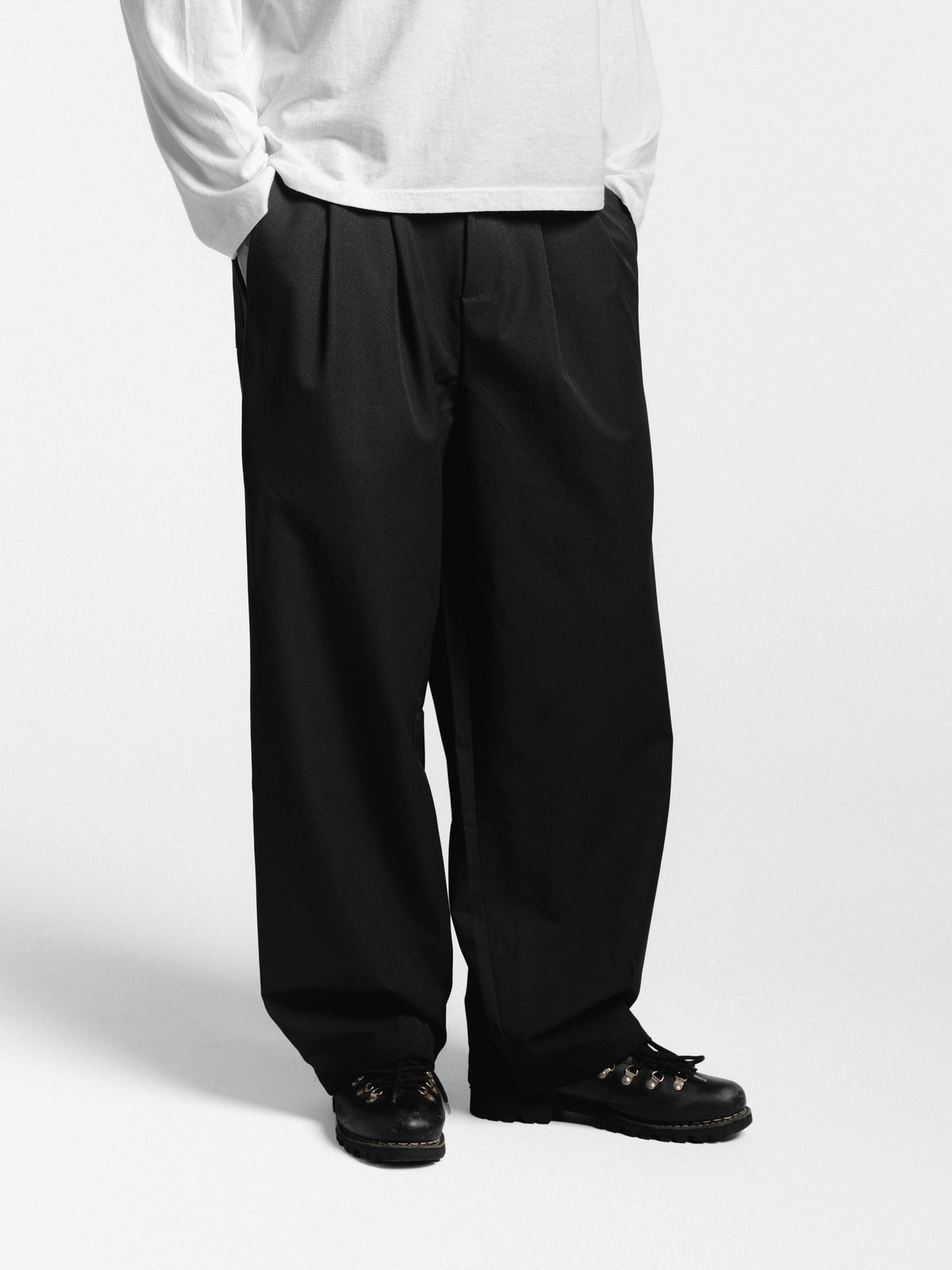 PLEATED PANT - BLACK