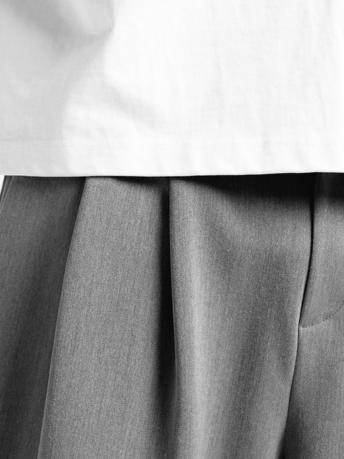 PLEATED SHORTS - GREY