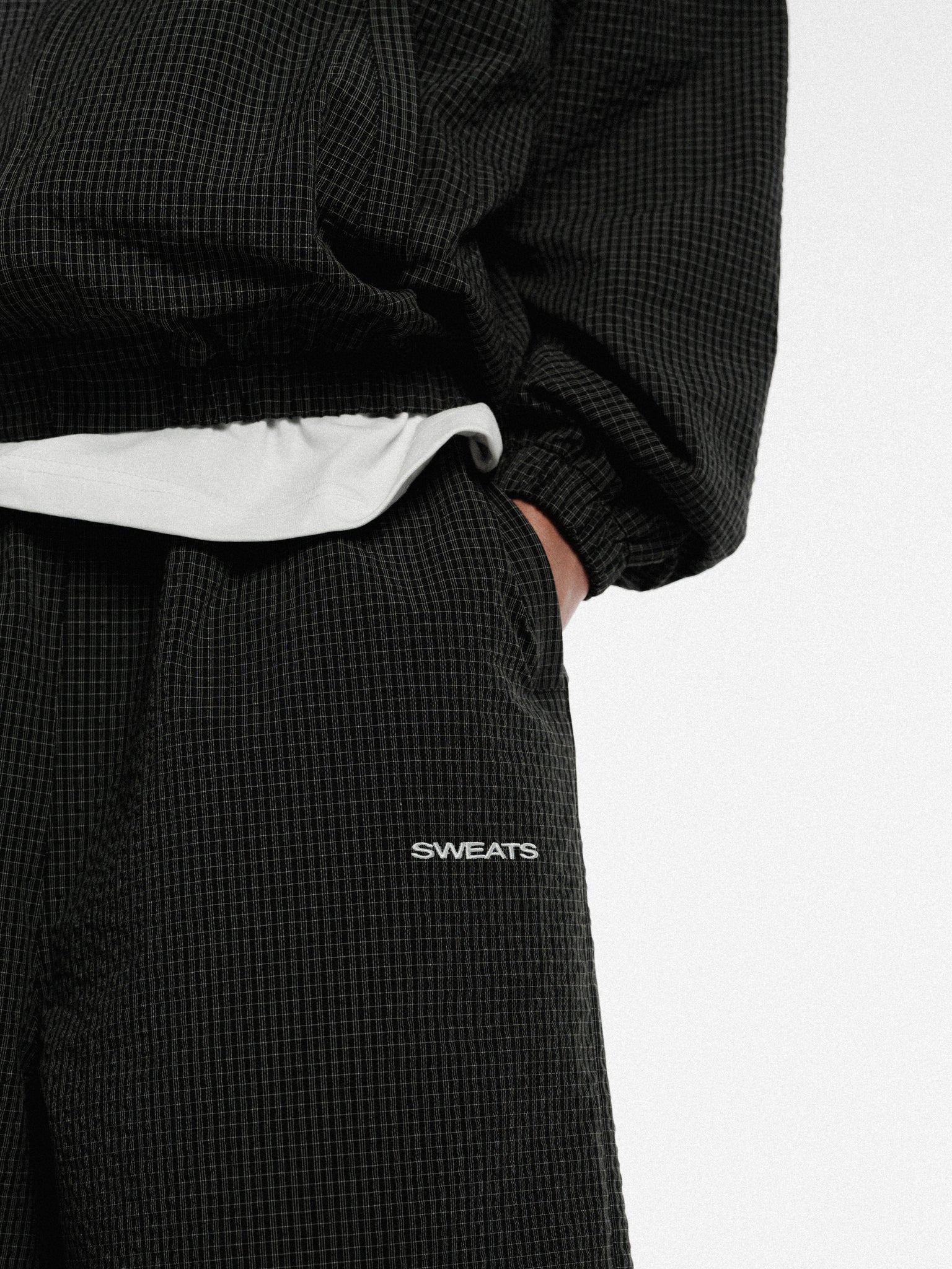 CHECKERED TRACK SHORT - BLACK/WHITE