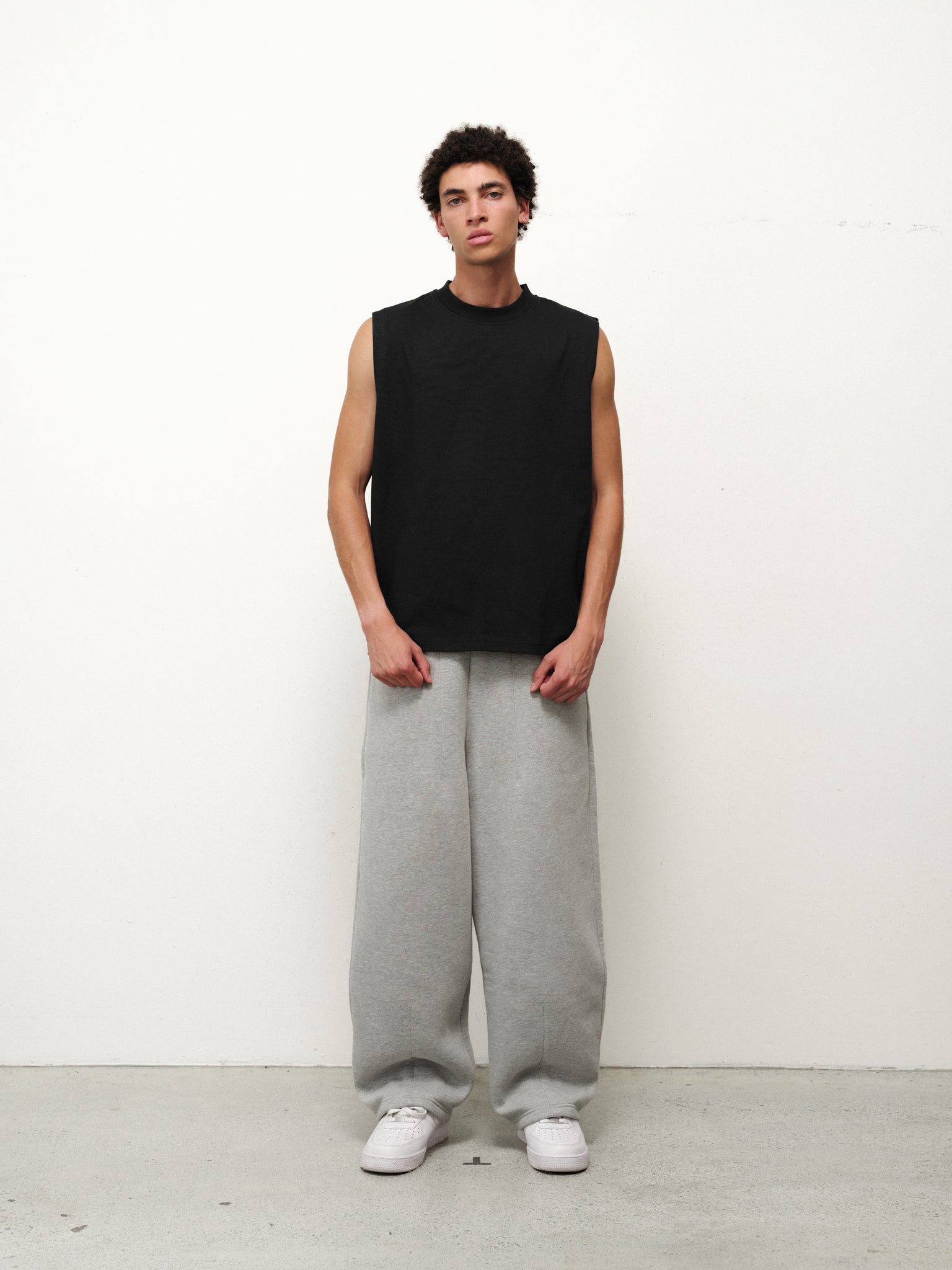 MUSCLE TEE - BLACK