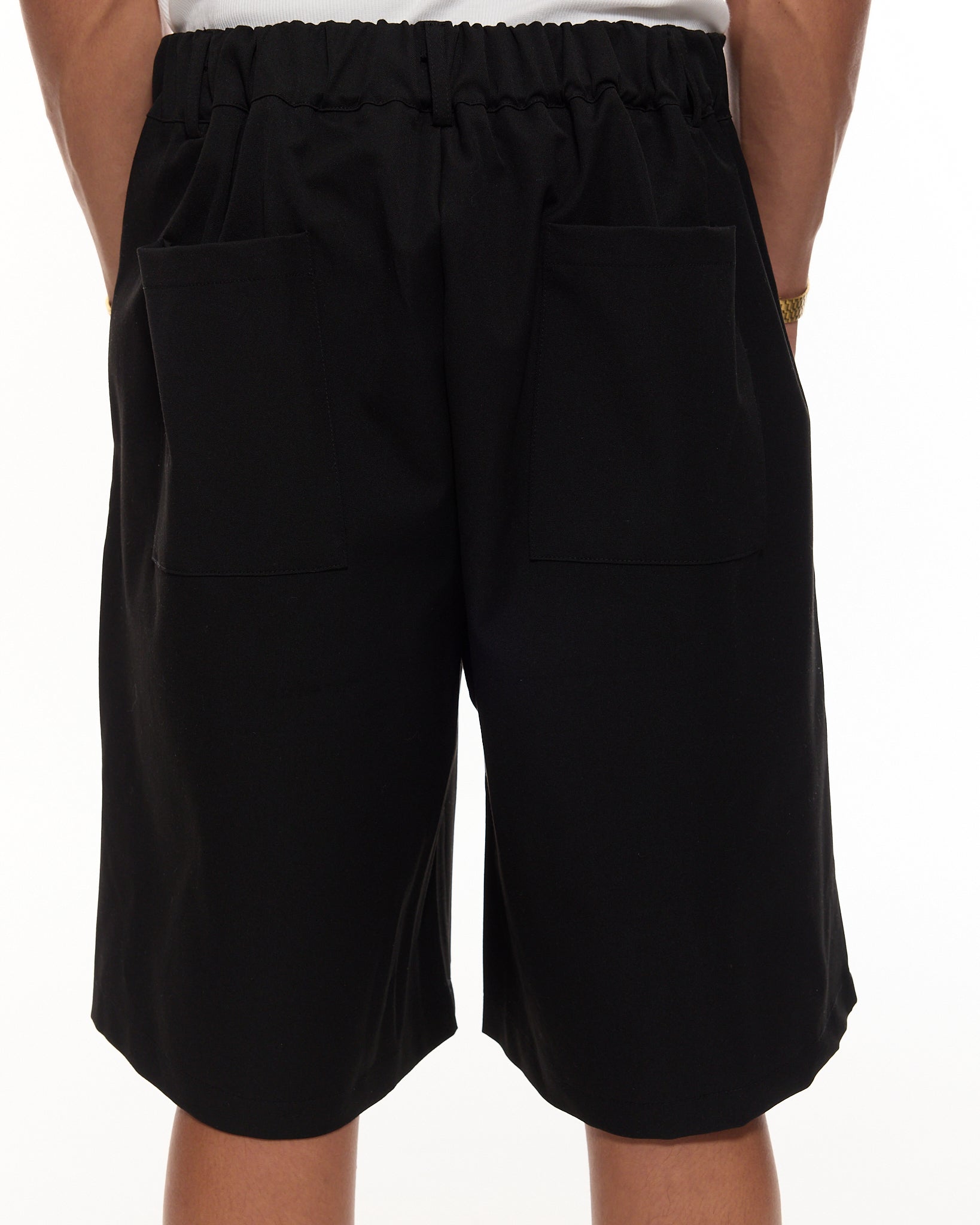 PLEATED SHORTS - BLACK