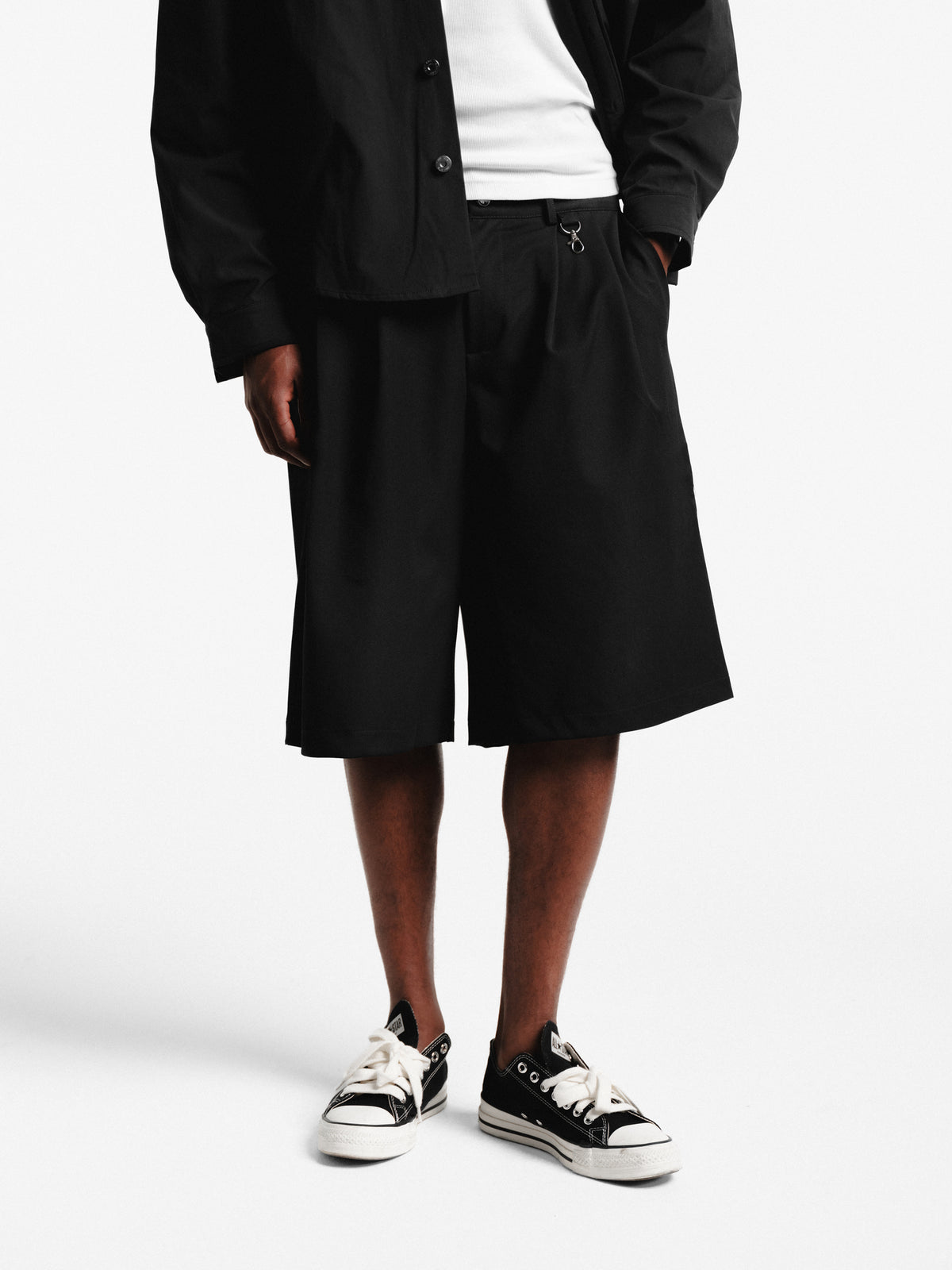 PLEATED SHORTS - BLACK