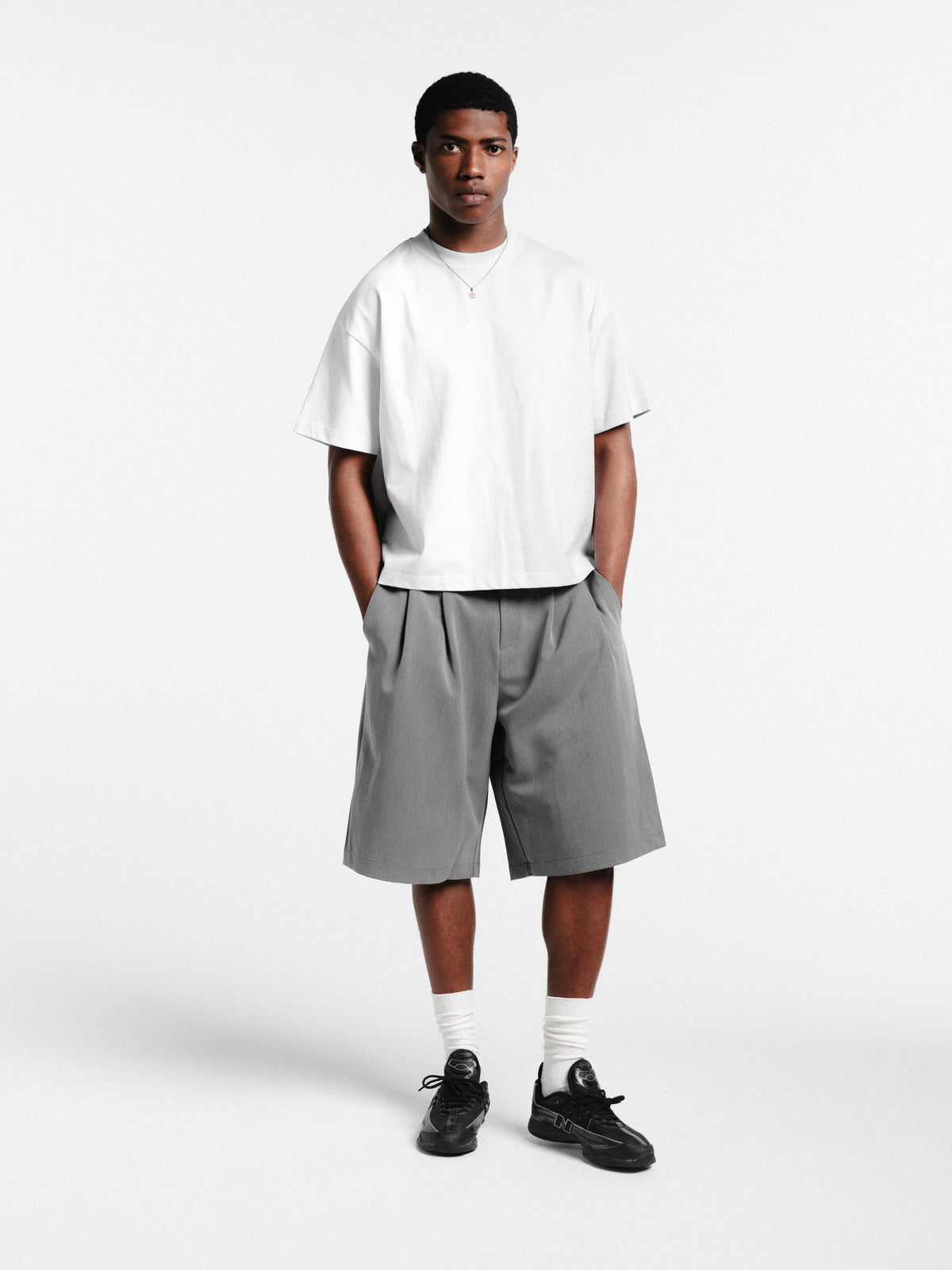 PLEATED SHORTS - GREY