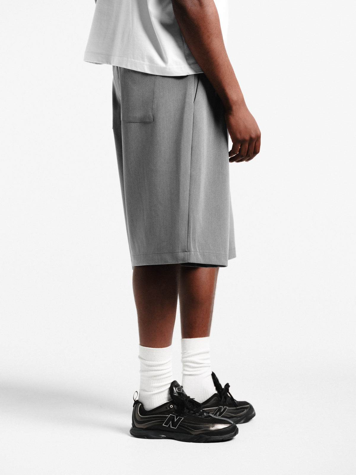 PLEATED SHORTS - GREY