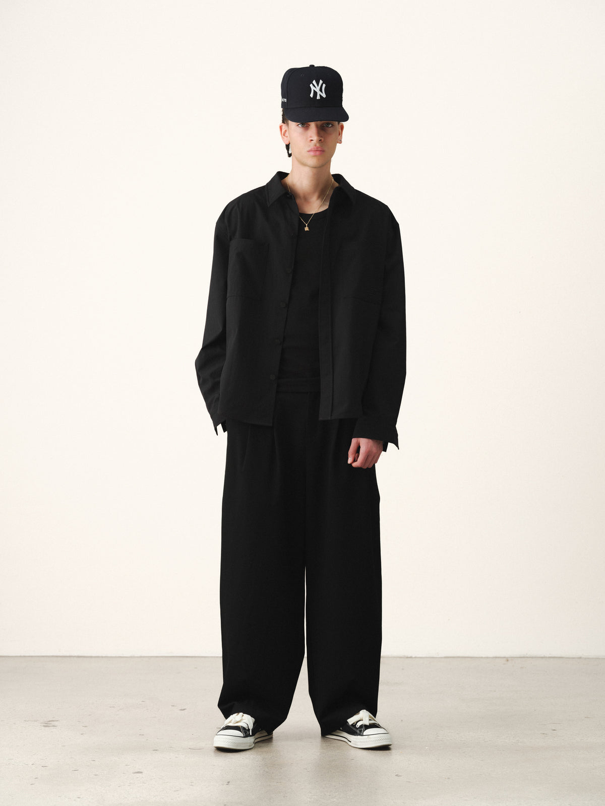 SIGNATURE BUTTON UP - BLACK
