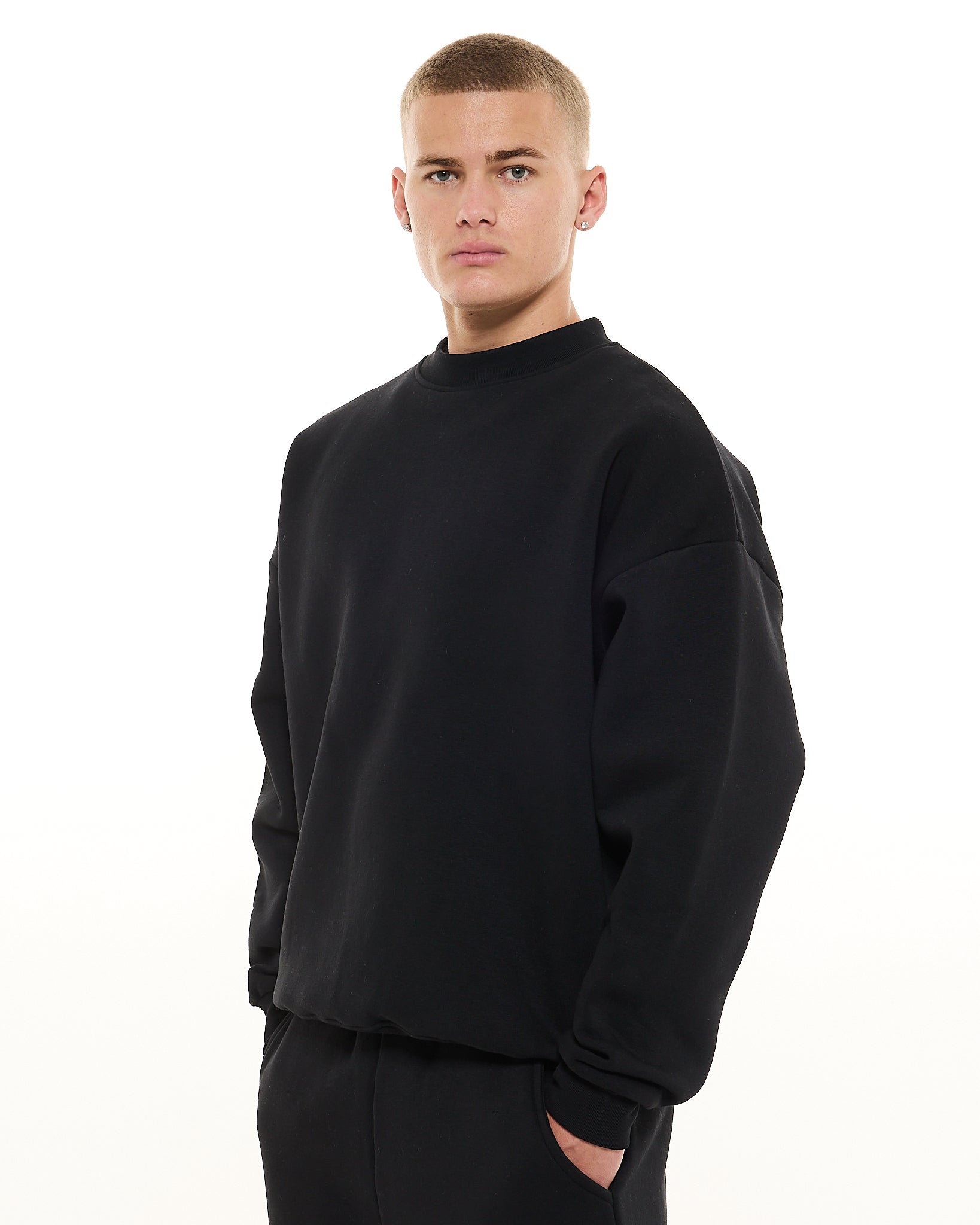 COZY SWEATER - BLACK